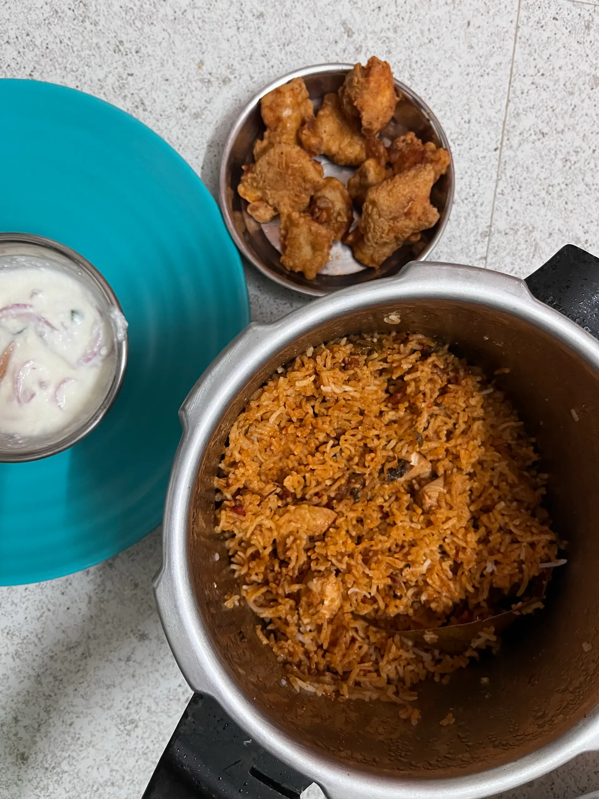 A cook's photo of வெட்டிங் ஸ்டைல் சிக்கன் பிரியாணி