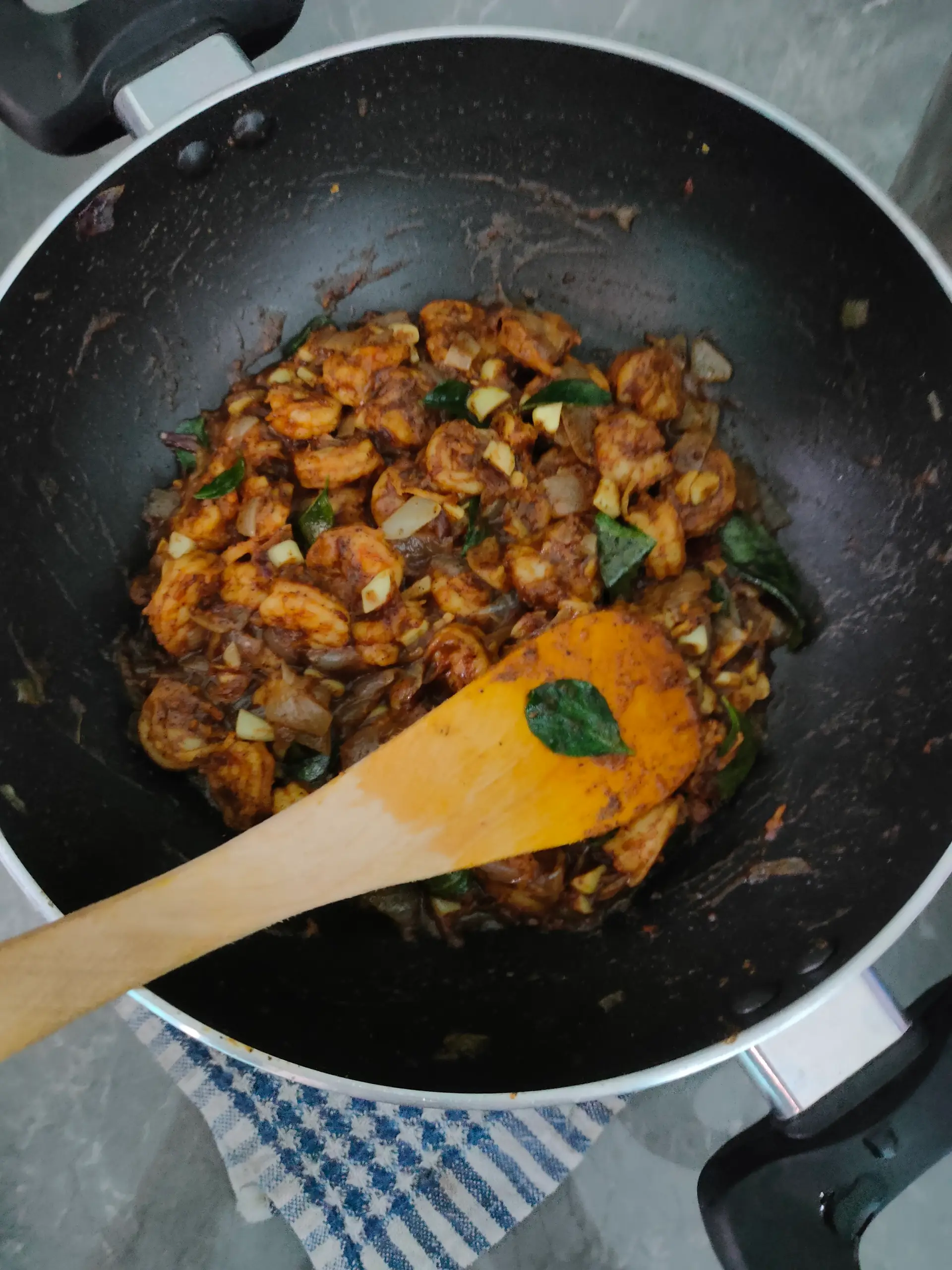A cook's photo of Prawn Pepper Perattal