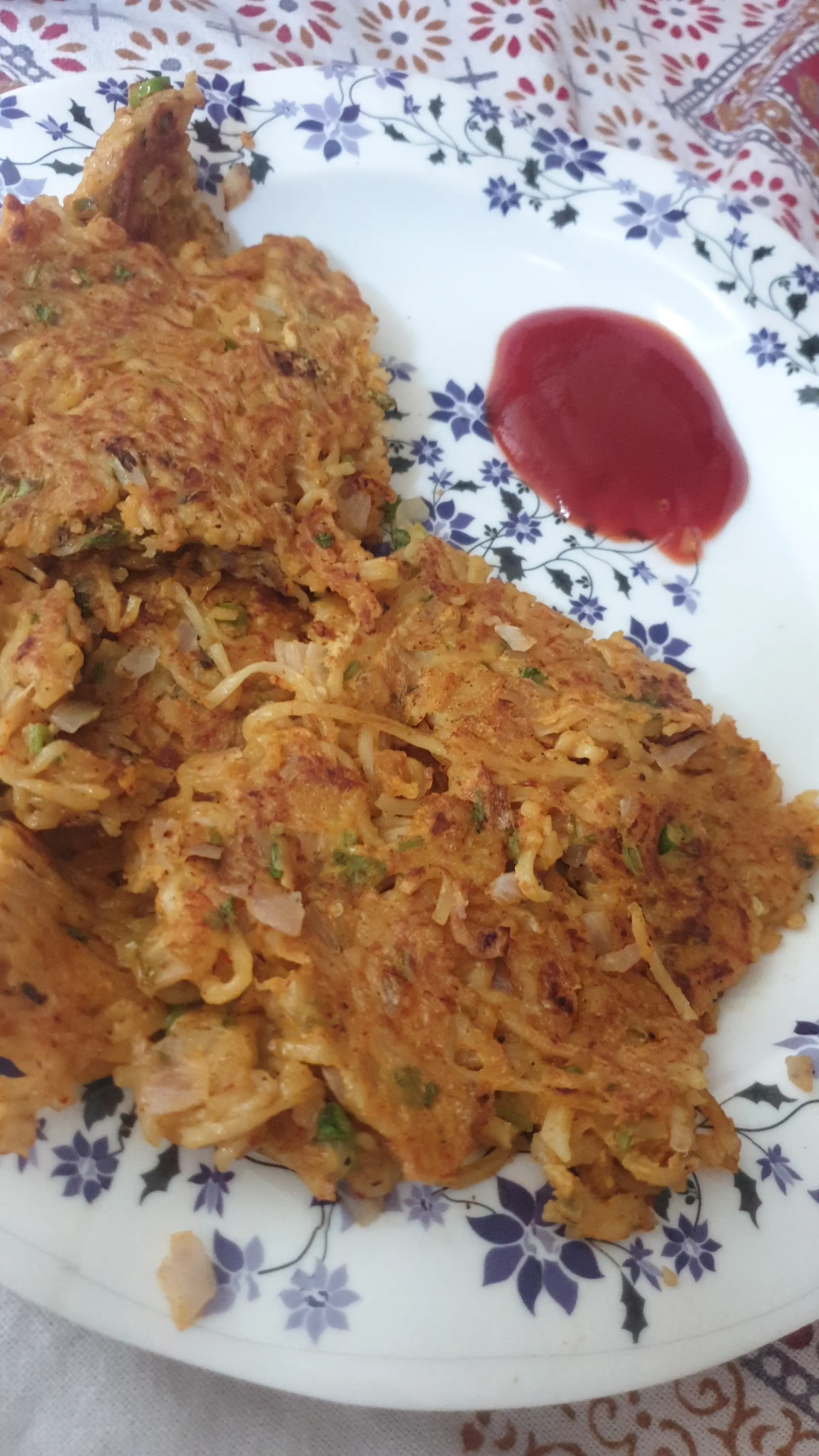 A cook's photo of Noodles Omelette