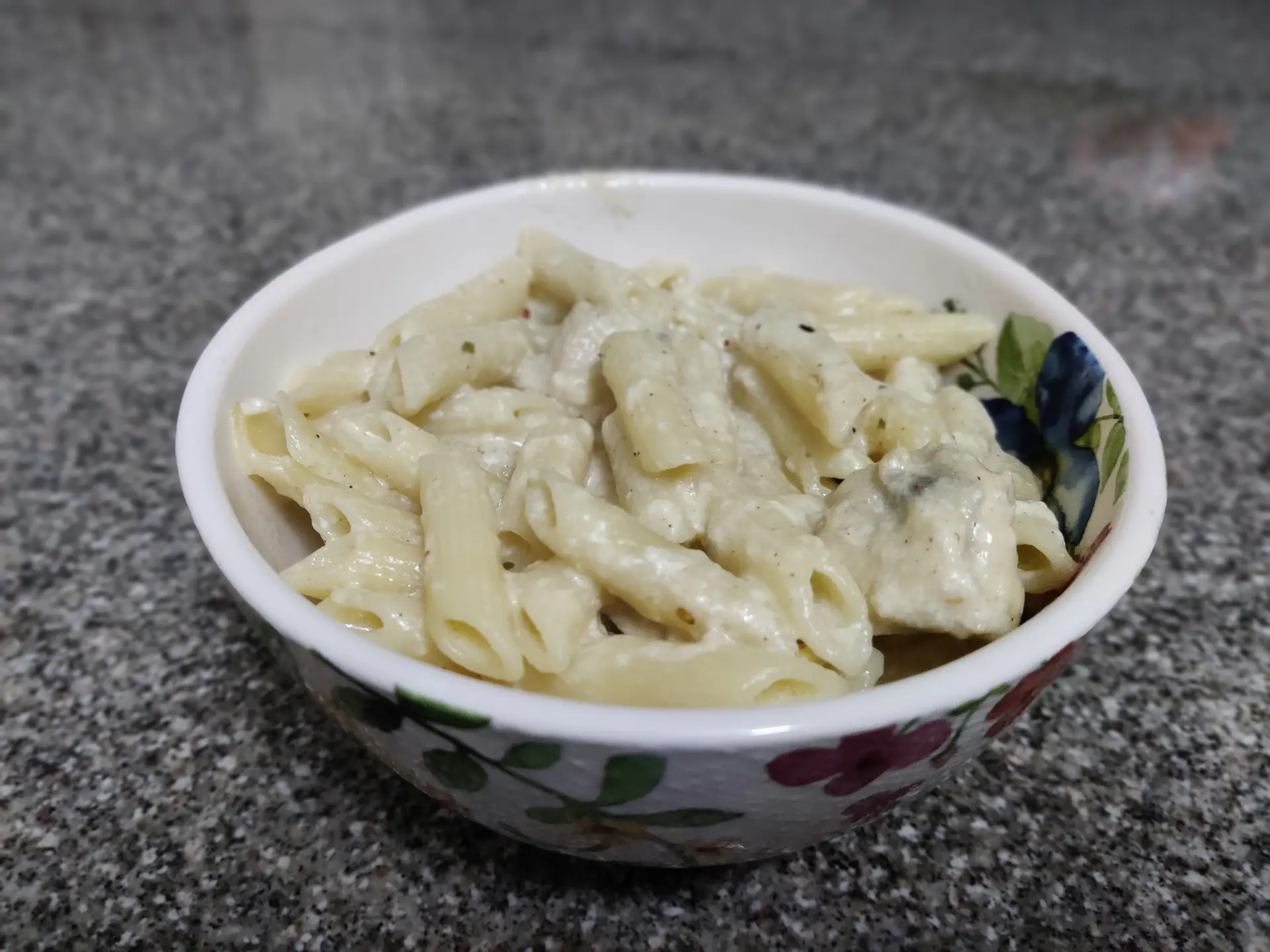 A cook's photo of White Sauce Chicken Pasta