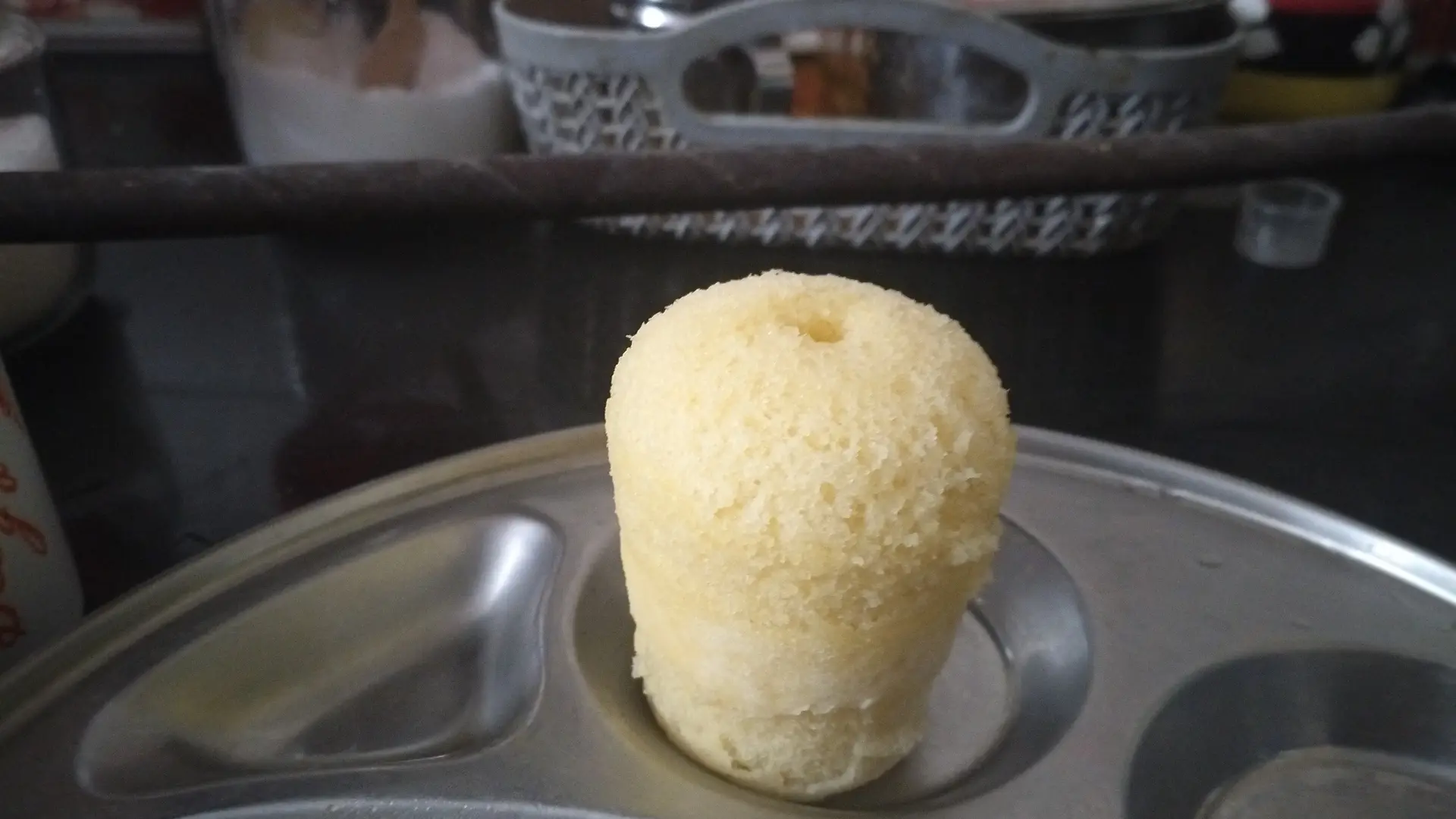 A cook's photo of Tumbler-shaped tea cake