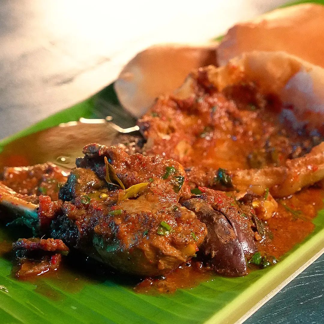 Poori and Naatukodi Pulusu